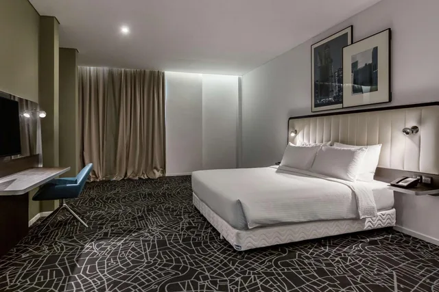جناح بسرير كينج بغرفة نوم واحدة مع أريكة، فندق وشقق راديسون الدمام المدينة الصناعية(Radisson Hotel & Apartments Dammam Industry City) 2/7