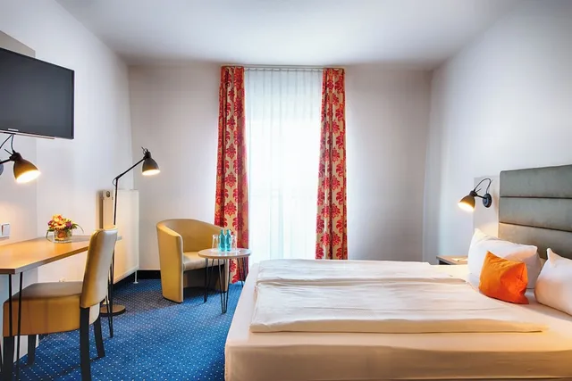 شقة ثلاثية بسرير مزدوج مع أريكة، Achat Hotel Zwickau 3/5