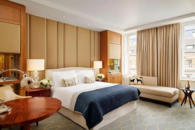 جناح جونيور ديلوكس بسرير كينج، Corinthia Hotel London 1/2