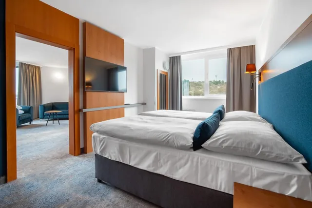 Classic, Suite, King Bed, Pool Access، OREA HOTEL PYRAMIDA 3/10