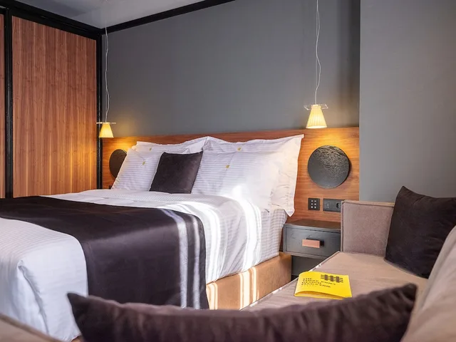 Exclusive, Escape, City, Suite, Queen Bed, 2 Sofa, Sofa، 3 Pines Design Living 4/6