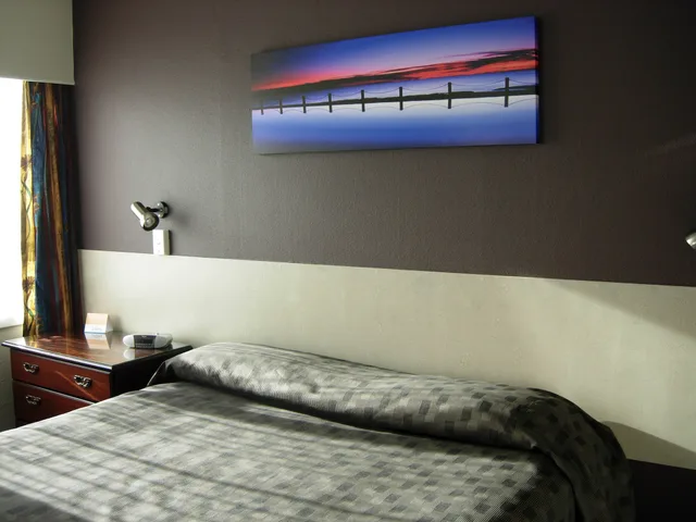 غرفة بزنس بسرير كوين وسرير فردي بغرفة نوم واحدة، Comfort Inn Tayesta 4/6