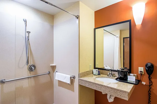 غرفة بسريرين كوين لذوي الإعاقة، Sleep Inn & Suites Madison - Monona 3/3