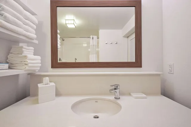 Executive, King Bed, Hampton Inn & Suites North Huntingdon-Irwin 4/4