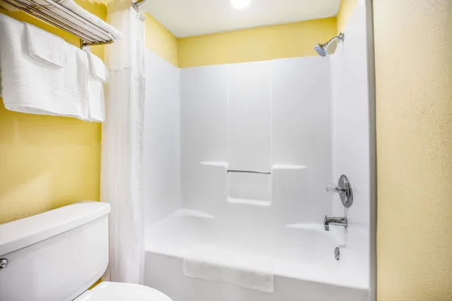 غرفة قياسية بسريرين كوين، Days Inn By Wyndham Banning Casino/Outlet Mall 2/2