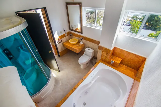 جناح بسريرين كوين بحوض استحمام، Hotel Palacio Maya 9/10