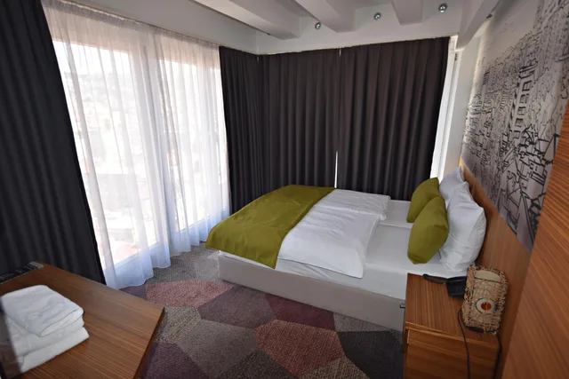 غرفة قياسية مفردة بسرير مزدوج، City View Deluxe Sarajevo 1/8