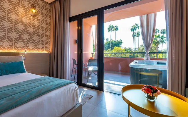 غرفة بسرير كوين بشرفة بجاكوزي، Medina Gardens - Adult only 4/10
