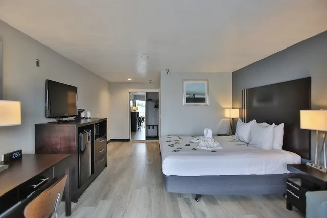 Standard, King Bed, Best Western Surf City 2/10