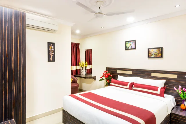 Super, Deluxe, Queen Bed, Octave Hotel and Spa Jp Nagar 1/6
