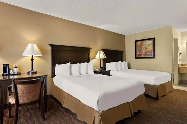 غرفة رباعية بسريرين مزدوجين، Best Western Center Pointe Inn 5/8