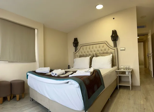 جناح ملكي متصل بسرير مزدوج وسريرين منفصلين بإطلالة على البحر، LE MARDE HOTEL 3/10