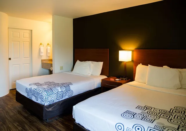 Standard, 2 Double Beds, Econo Lodge Harrisburg - Hershey North 1/4