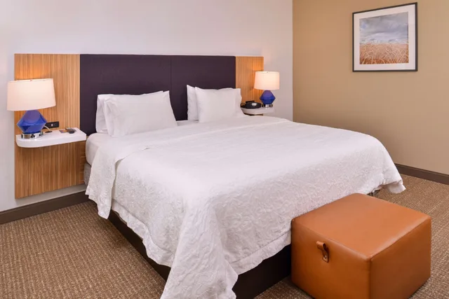 غرفة قياسية بسرير كينج، Hampton Inn York 3/6