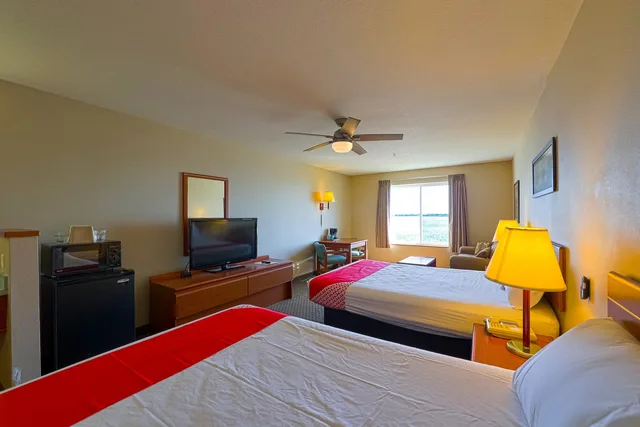 Double Queen Room - Bay view، Siletz Bay Beachfront Hotel by OYO Lincoln City 5/10