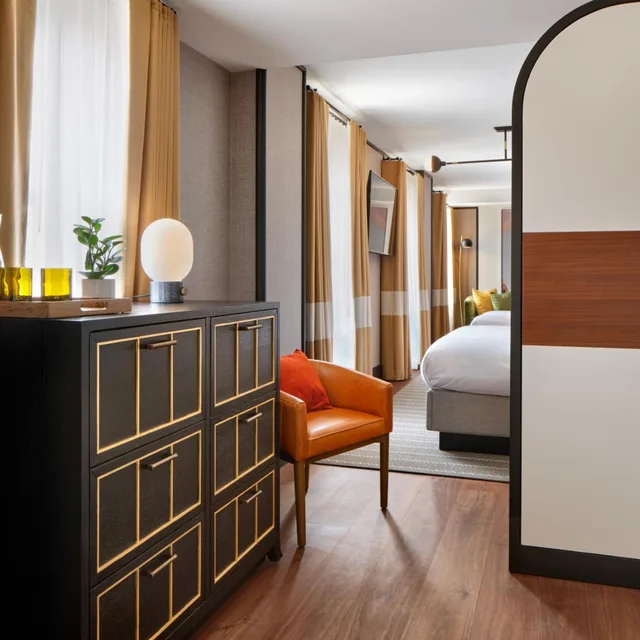 غرفة فاخرة بسرير كوين، 21c Museum Hotel St Louis 3/8