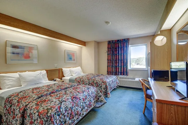 غرفة قياسية بسرير كينج، Rodeway Inn Willington North 2/4