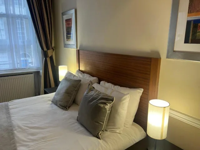 Room, King Bed, Queen Bed, Hotel Cavendish 1/1