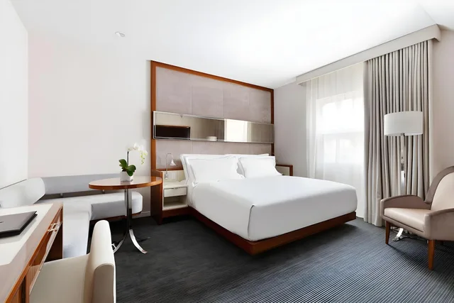 Courtyard, King Bed, 33 Hotel, New York City, Seaport 1/1