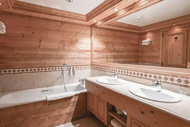 جناح جونيور بسرير كينج وسرير فردي، Hôtel Tsanteleina 3/5
