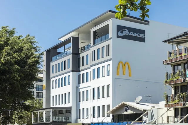 Oaks Cairns Hotel، كيرنز، كوينزلاند 3/93
