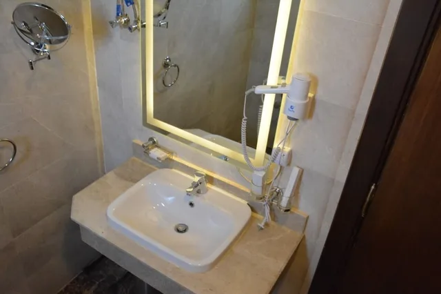 2 Bedrooms, Suite, 2 Double and Twin Beds، Jewel Zamalek Hotel 5/8