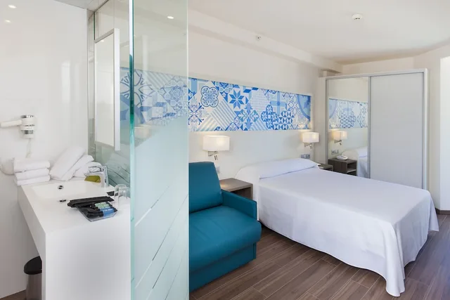 Grand, Deluxe, Double Bed, Port Benidorm 4/8