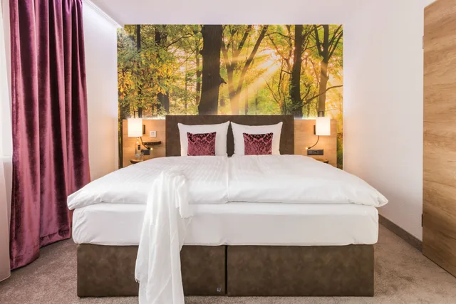 Design, Standard, Queen Bed, Street Side View، TRIHOTEL Rostock – Wellnesshotel Adults Only 2/4