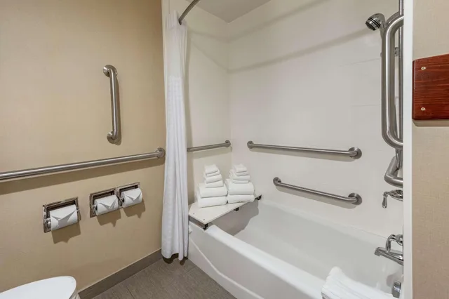 Suite, Multiple Beds, Accessible، Comfort Inn & Suites Pittsburgh South 3/3