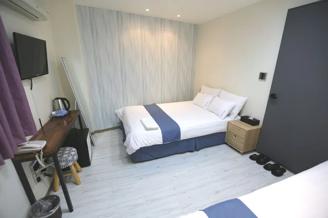 غرفة ثلاثية بسرير مزدوج وسرير فردي، Must Stay (ex. Seoul Backpackers) 2/3