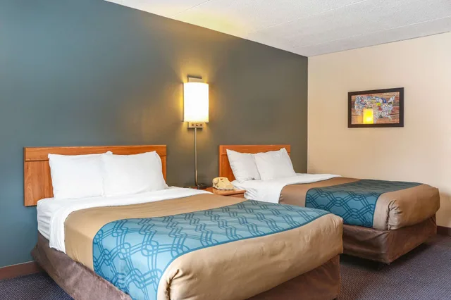 غرفة قياسية بسريرين مزدوجين، Econo Lodge Darien Lakes 4/7