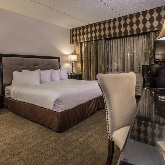 جناح بسرير كينج بجاكوزي، Garden Place Hotel 3/6