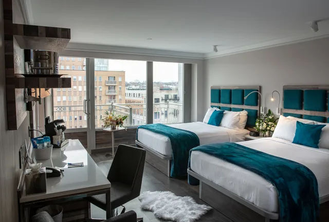 Signature, Collection, Deluxe, Double Bed, Broadlyn View, Terrace، Le Bleu 1/10