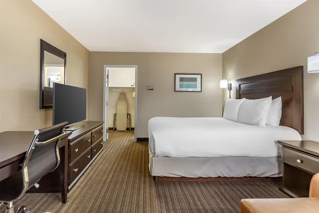 غرفة قياسية بسرير كوين في الملحق، Best Western Cold Lake Inn 6/8