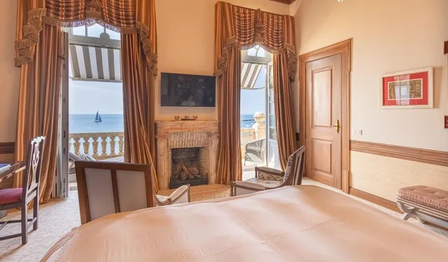 جناح فاخر بسرير كوين، Estoril Vintage Hotel 1/2