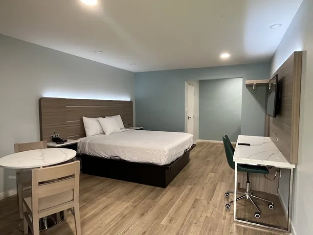 غرفة بسرير كينج لذوي الإعاقة، Travelodge by Wyndham Fairplex Pomona 8/10