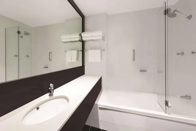 Room, Double or Twin Bed, Vibe Hotel Gold Coast 8/8