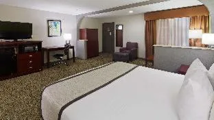 غرفة بسرير كينج بمطبخ صغير، Surestay Hotel By Best Western Deer Park 3/5
