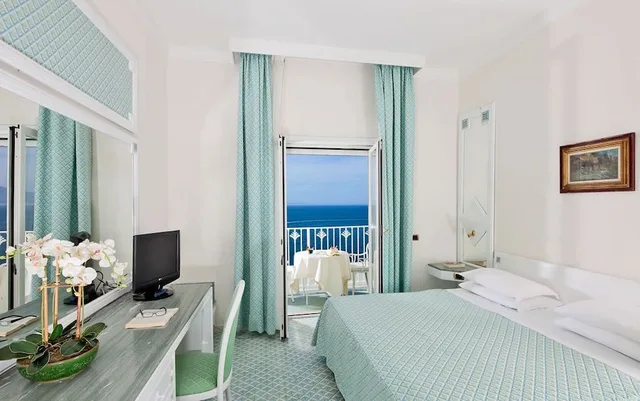 غرفة ديلوكس بسرير مزدوج بإطلالة على البحر، Grand Hotel Riviera 2/3