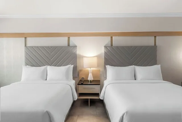 غرفة سوبيريور بسرير كوين وسرير كوين بشرفة، The Garden Hotel and Resort 5/10