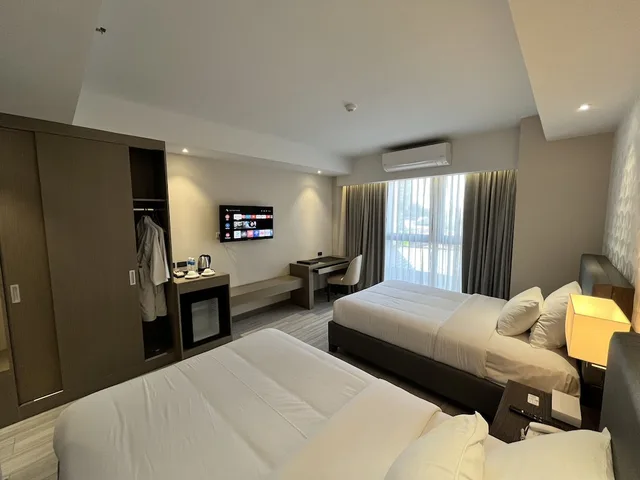 Deluxe, 2 Queen Beds, Capitol Hill Hotel and Suites 2/2