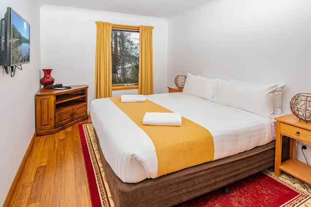 جناح بسرير كينج بإطلالة على البحيرة بغرفة نوم واحدة، Lake St Clair Lodge 1/2