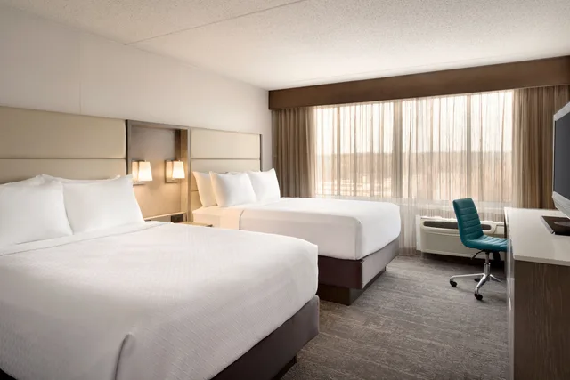 Leisure, 2 Double Beds، Crowne Plaza Englewood 1/3