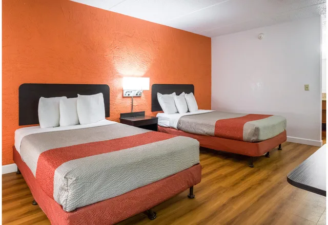 2 Full Beds - Non-Smoking، Motel6 Prospect Heights, IL 3/4