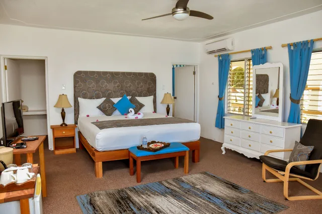 غرفة قياسية بسرير كينج بإطلالة على البحر، Sunset Resort 4/8