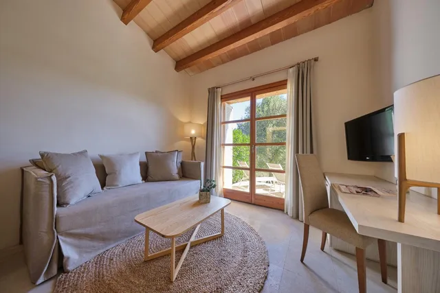 جناح جونيور، Son Penya Petit Hotel 3/5