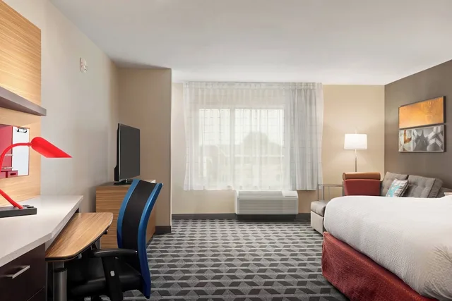 استوديو بسرير كينج مع أريكة لذوي الإعاقة، TownePlace Suites by Marriott Janesville 1/3