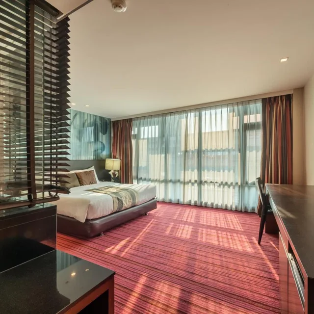 جناح ركني، M2 de Bangkok 8/10
