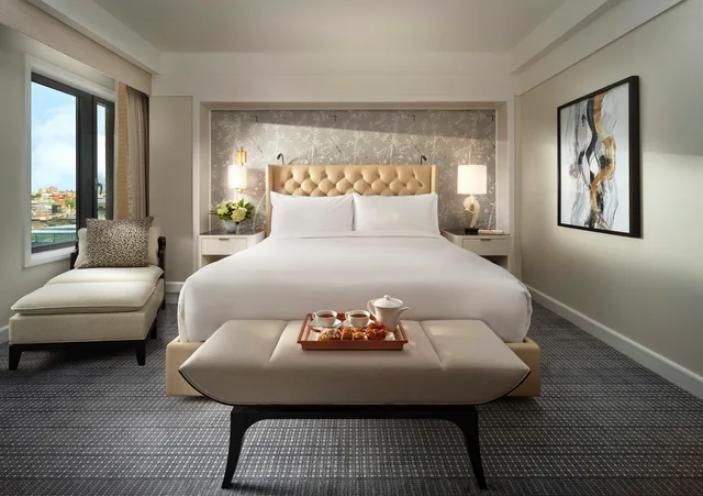 Suite, King Bed, Back Bay Corner، Mandarin Oriental Boston 1/5