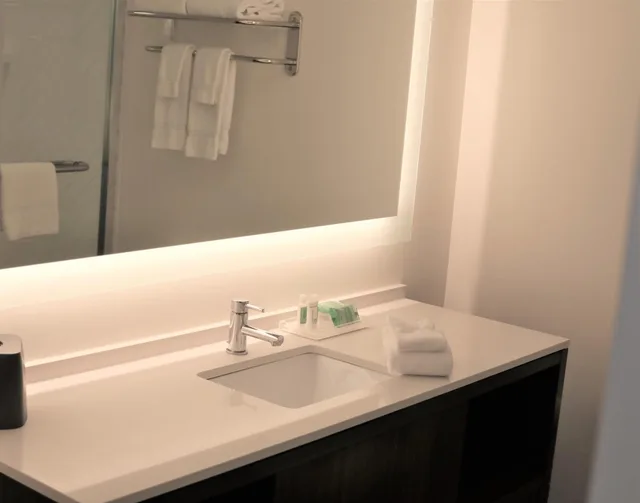 Feature, 2 Double Beds، Holiday Inn Hotel And Suites St Cloud 3/3
